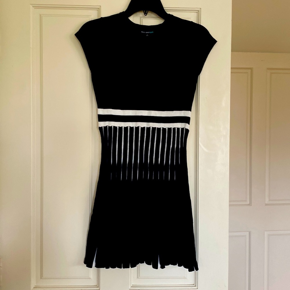 Black and white knit dress with pleats